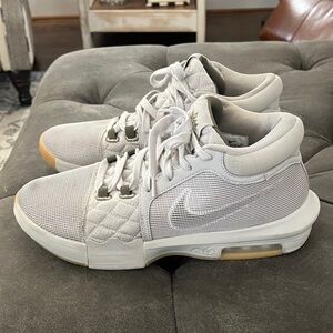 Nike Basketball LBJ Witness VIII